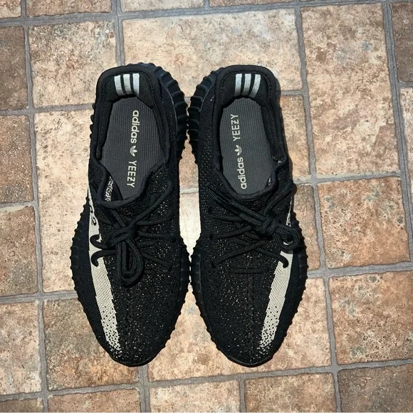 Yeezy Boost 350 V2 Oreo Size 9 - No Box display picture 1